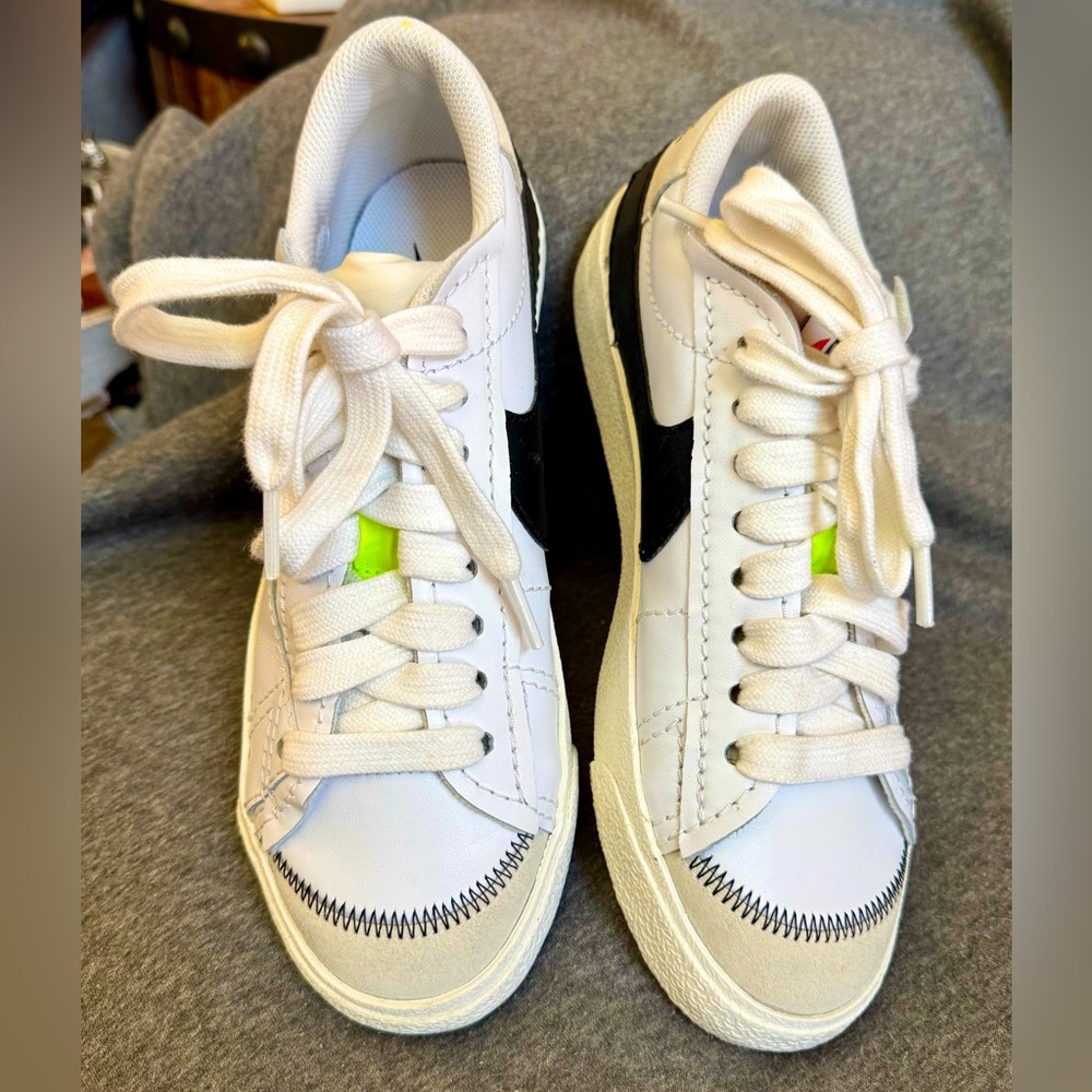 Nike Blazer Low ‘77 Jumbo White Black sail sneaker. Worn once. Like new